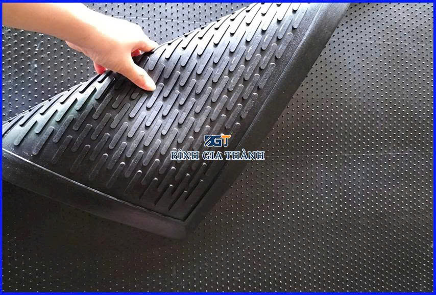 cao-su-lot-san-chui chan