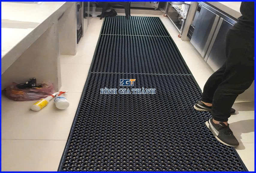 cao-su-chong-truot-khu-vuc-pha-che