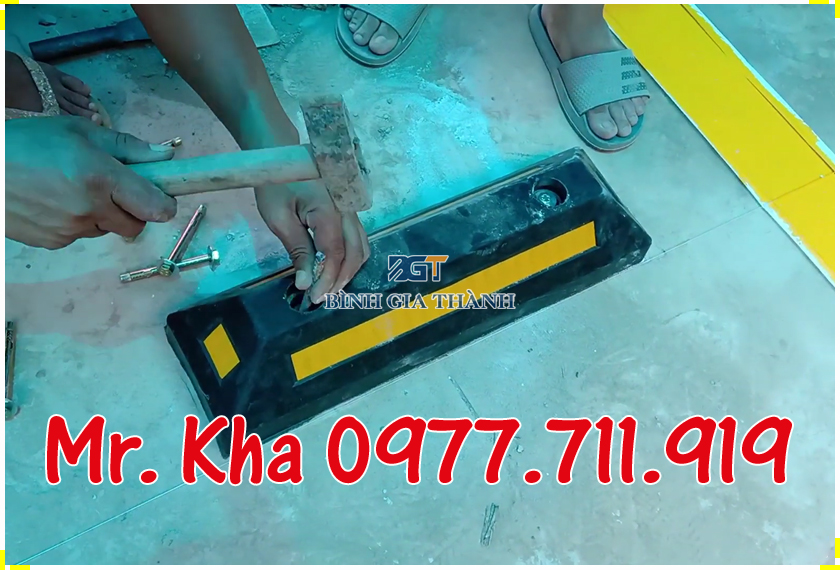 Lap dat chan lui xe cao su 03