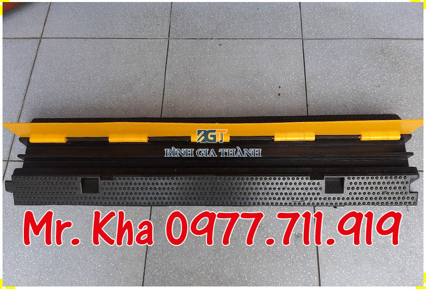 GỜ GIẢM TỐC CÓ ỐNG LUỒN DÂY ĐIỆN