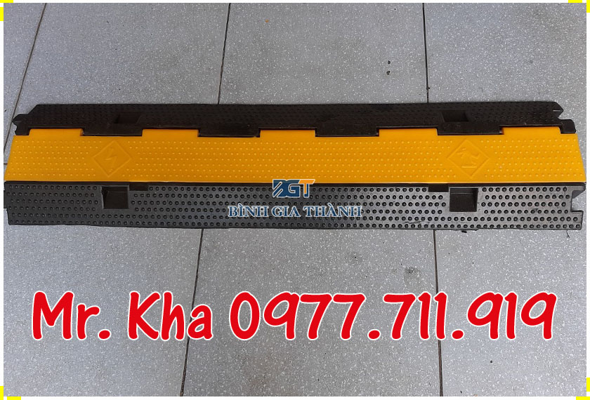 GỜ GIẢM TỐC CÓ ỐNG LUỒN DÂY ĐIỆN