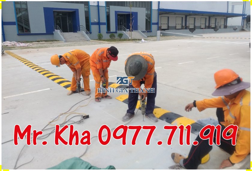 VAI TRÒ VÀ ỨNG DỤNG CỦA GỜ GIẢM TỐC CAO SU PHẢN QUANG