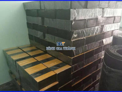 CAO SU GIẢM CHẤN DOCK LEVELER: GIẢI PHÁP BẢO VỆ TỐI ƯU CHO HỆ THỐNG BỐC DỠ HÀNG HÓA