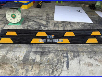 CHẶN BÁNH XE CAO SU DÀI 1650MM VÀNG ĐEN