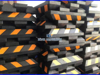 CHẶN LÙI XE Ô TÔ BẰNG CAO SU