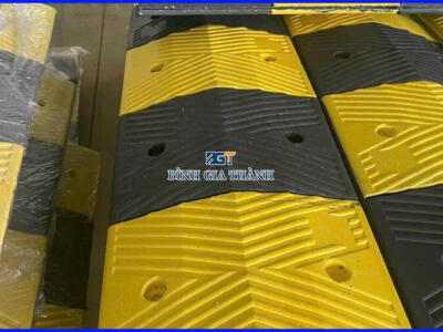 GỜ GIẢM TỐC BẰNG CAO SU PHẢN QUANG