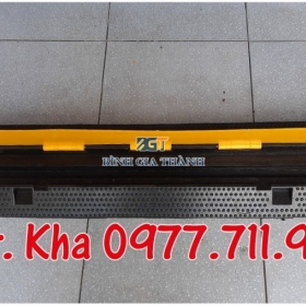 GỜ GIẢM TỐC CÓ ỐNG LUỒN DÂY ĐIỆN