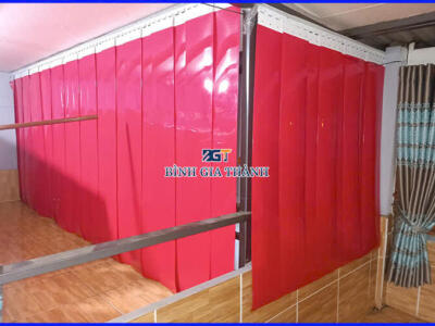 MÀN NHỰA PVC MÀU ĐỎ