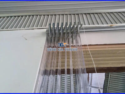 MÀN NHỰA THANH RAY TRƯỢT