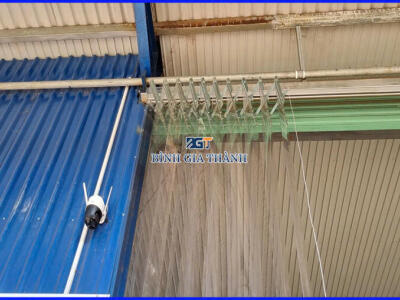 TẤM PVC CHẮN CÔN TRÙNG CỬA NHÀ XƯỞNG 