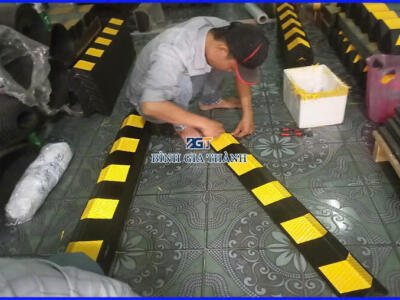 THANH ỐP CỘT 1M BẰNG CAO SU GIẢM CHẤN