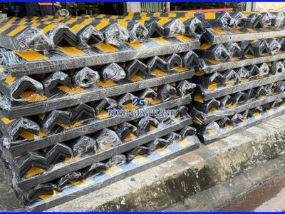 THANH ỐP CỘT CAO SU CHỮ V CHỐNG VA ĐẬP DÀI 1.2m