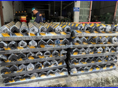 THANH ỐP CỘT CAO SU DẠNG CHỮ V, PHẢN QUANG VÀNG