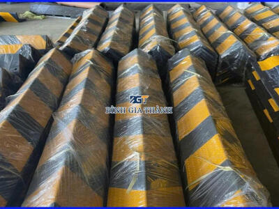 THANH ỐP CỘT CAO SU DẠNG V CAO 120CM
