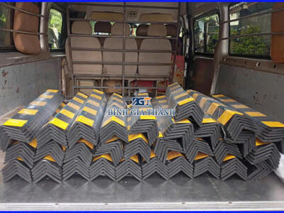 THANH ỐP CỘT CAO SU DẠNG V CAO 120CM