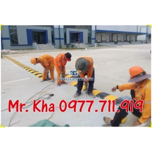 VAI TRÒ VÀ ỨNG DỤNG CỦA GỜ GIẢM TỐC CAO SU PHẢN QUANG